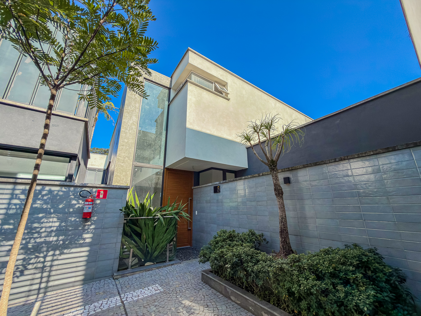 Fachada frontal da Casa 6