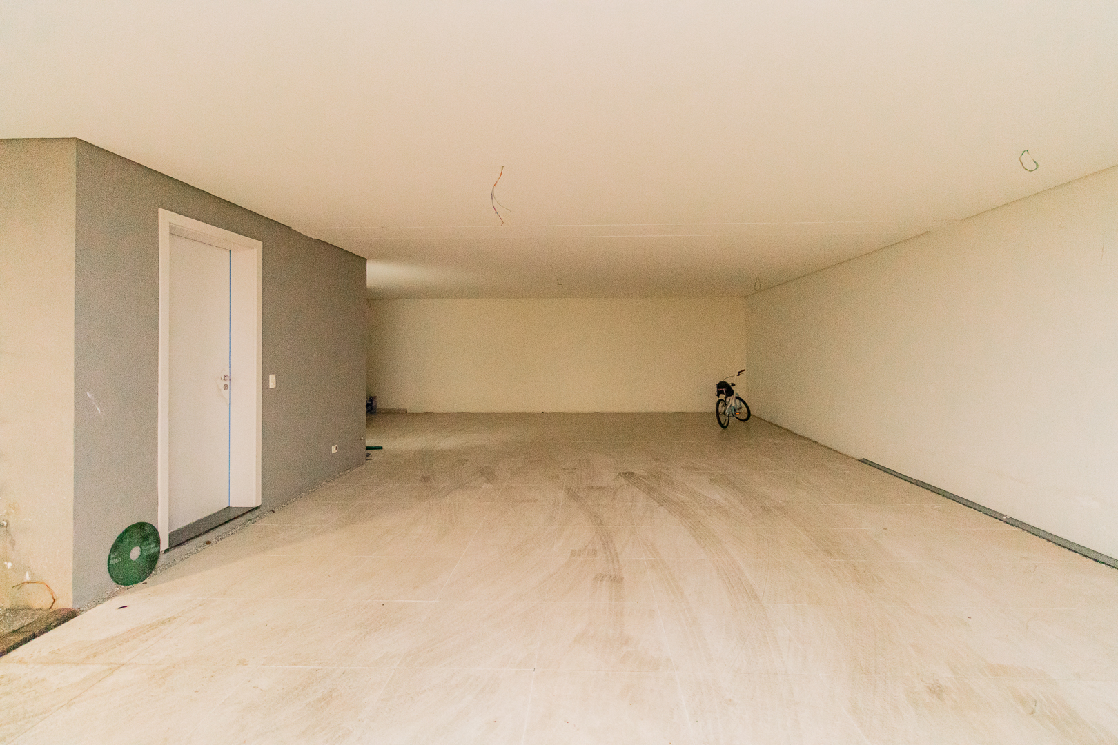 Garagem ampla com 4 vagas cobertas