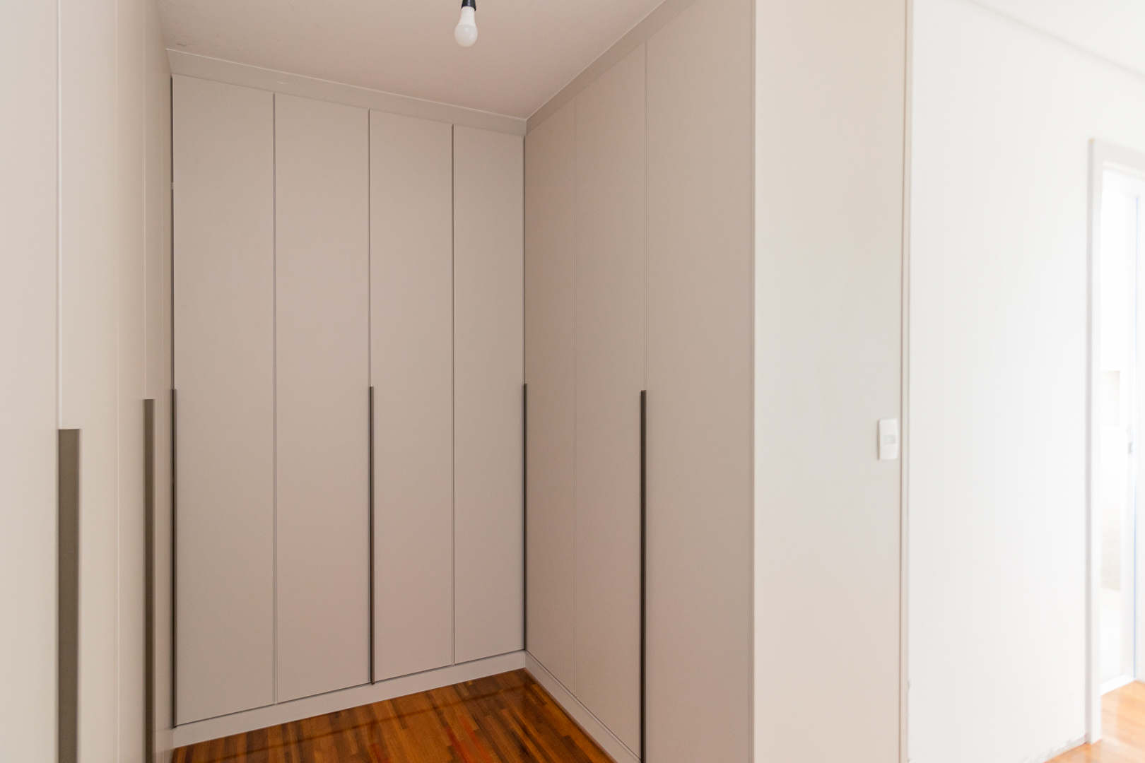 Closet master com marcenaria planejada